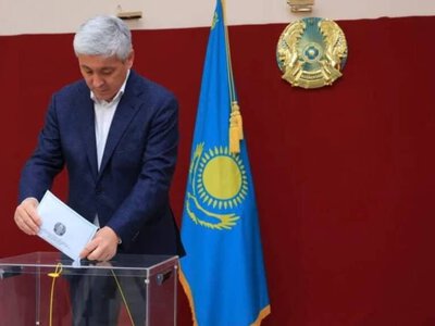 Қарағанды облысының жұмысшылары өндіріс орнында дауыс беріп жатыр