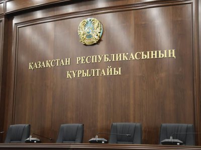 Құрылтай депутаттары ант беріп жатыр (видео)