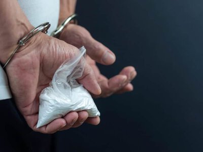 Көкшетауда есірткі сатумен айналысқан әке мен қызы сотталды