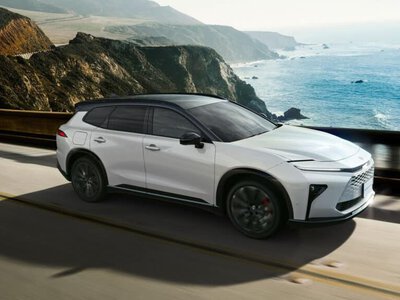 Toyota Crown жаңарды: Кроссовер мен спорттық модель және седан қалай өзгерді