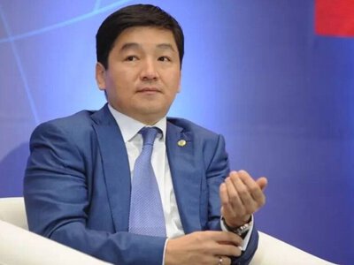 Бауыржан Байбектің көмекшісі экс-әкімнің қымбат сағаттарын ұрлап кеткен