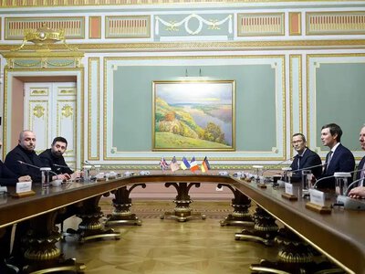 Киев пен Вашингтон соғысты тоқтатудың жаңа жолдарын талқылады