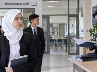 Оқушыларға хиджаб киюге рұқсат берген мектептер лицензиясынан айырылуы мүмкін