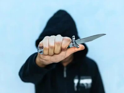 Семейде оқушы сыныптасына 15 жерден пышақ сұққан