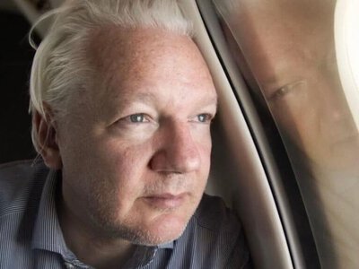 WikiLeaks негізін қалаушы Джулиан Ассанж қайта оралғанын мәлімдеді