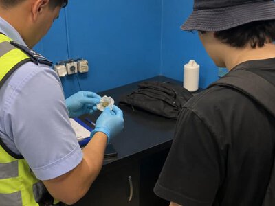 Алматы метросында жолаушыдан белгісіз зат табылып, қылмыстық іс қозғалды