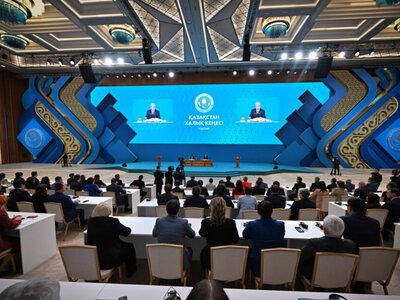 Құрылтайда тағы 10 заң жобасы қаралады