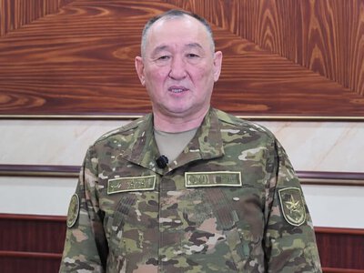 Қорғаныс министрі Қосанов қаза тапқар сарбаздардың жақындарына көңіл айтты
