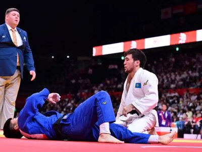 Елдос Сметов Азия чемпионын жеңіп, финалға шықты
