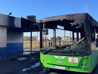 Оралда жолаушылар мінген автобус өртеніп кетті
