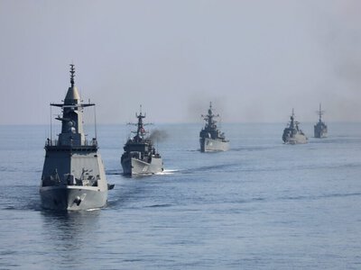 АҚШ Иранды теңіз арқылы қоршауға алу үшін 125 кемені бұрған
