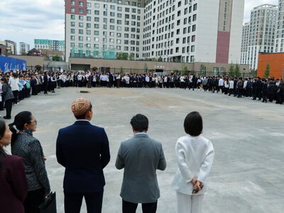 Оқушылар үлкендермен қалай амандасуы керек – министрлік әдеп нормасын әзірлеуде