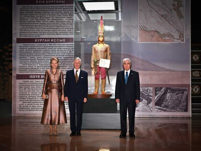 Тоқаев Бельгия королі мен патшайымына «Алтын адамды» көрсетті