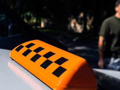 Астанада жолаушыға әдепсіз ұсыныс жасаған такси жүргізушісі 10 тәулікке қамалды
