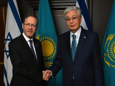 Тоқаев Израиль президентімен Таяу Шығыстағы ахуалды талқылады