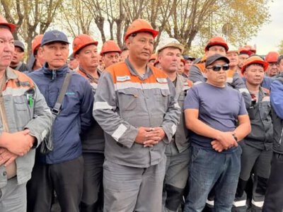 Ақтөбеде хром зауыт жұмысшылары наразылыққа шықты