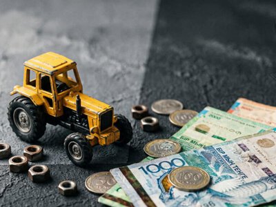 Таңғы дайджест: бюджет тапшылығы, теңгенің нығаюы және автокөлік өндірісі