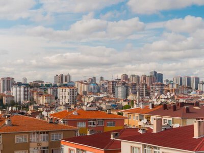 Түркияда 26 жастағы қазақстандық қыз биіктіктен құлап көз жұмды: СІМ мәлімдеме жасады
